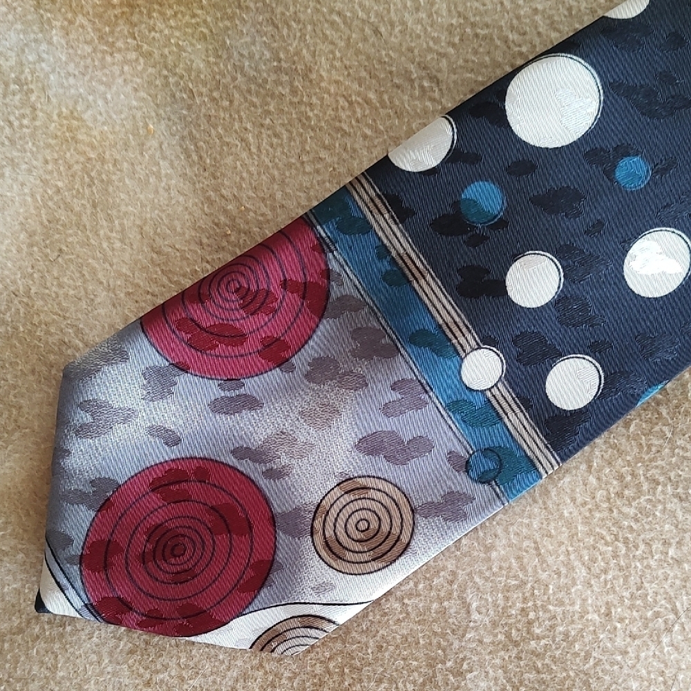 RETRO Style Tie with Geometric Circles and Stripes 4"